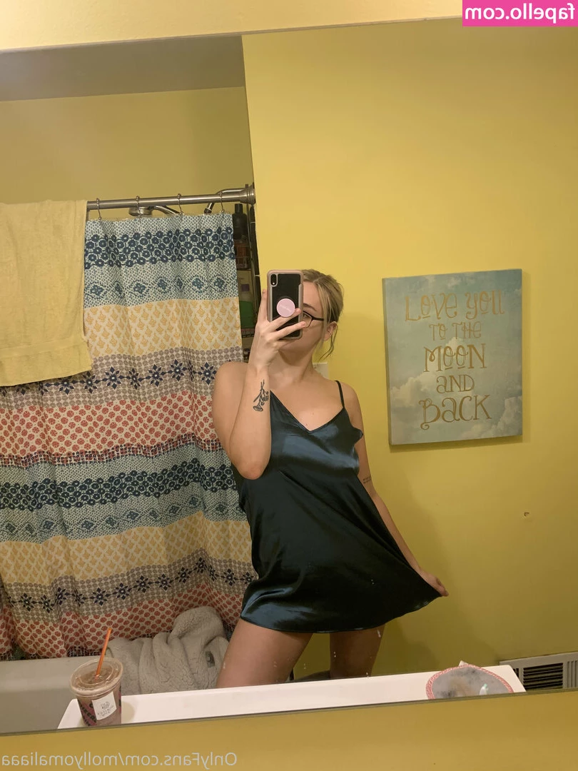 mollyomaliamollyomaliaaa - with an arch in my back