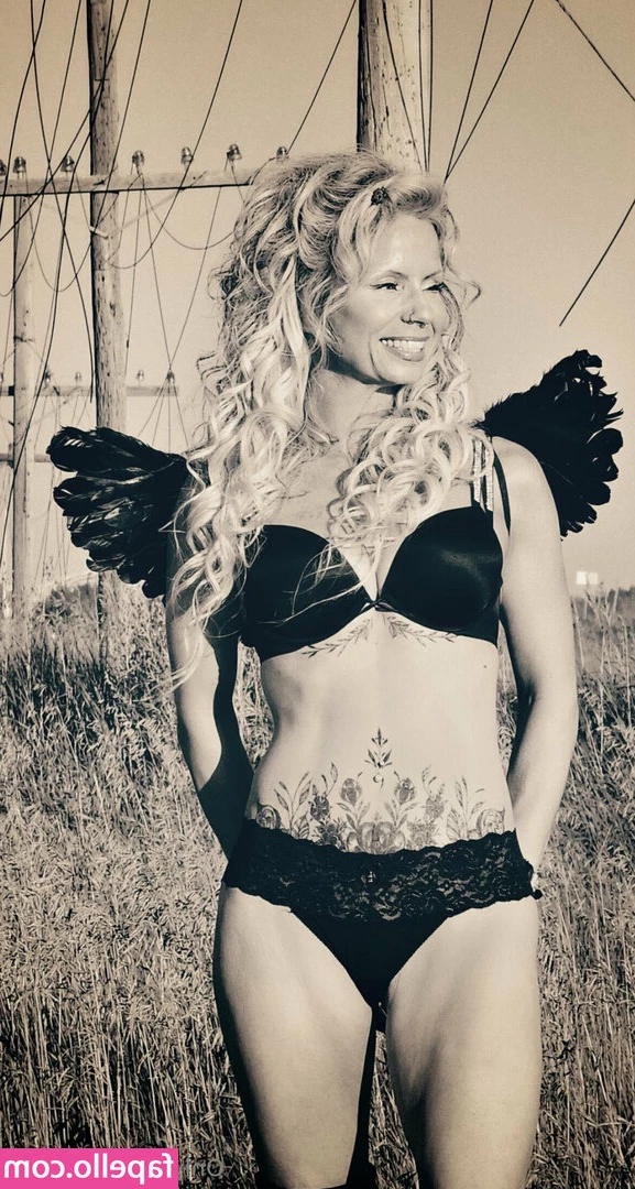 lil_vixen2 [ lil-vixen2 ] - Headed on a little road trip back to OK today  How should I keep