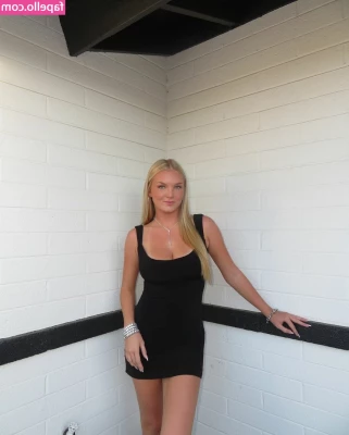 Reese Johnson [ reese-johnson ] - Submissive Slut sucks a dildo just for you.