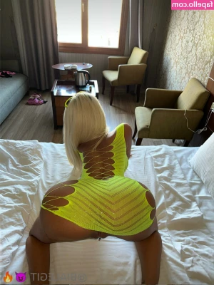 Bia Khalifa [ bia-khalifa ] - Good morning, sweetheart Do you want me to make you a coffee?