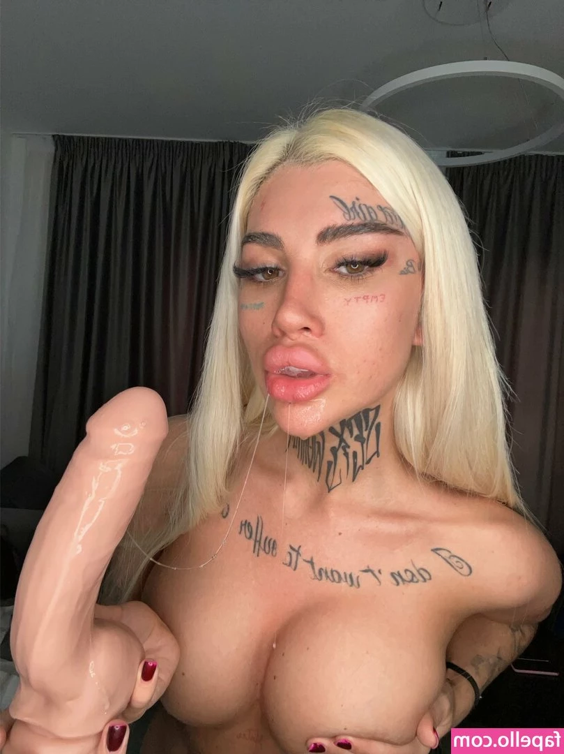 Bia Khalifa [ bia-khalifa ] - Happy Friday! Don’t forgery I take requests! Send me a message let