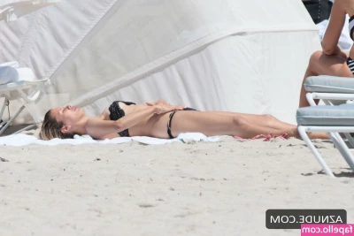 Victoria Bonya [ victoria-bonya ] - Hi all  I m quite new to this and I m quite shy so I m hiding my face