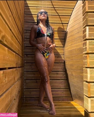 Alex Scott [ alex-scott ] - Hi babies  new here   I m about to get in the shower  If you like the