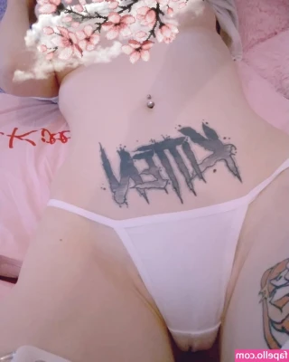 lollypopmurder - do you love my smile and boobs?😁