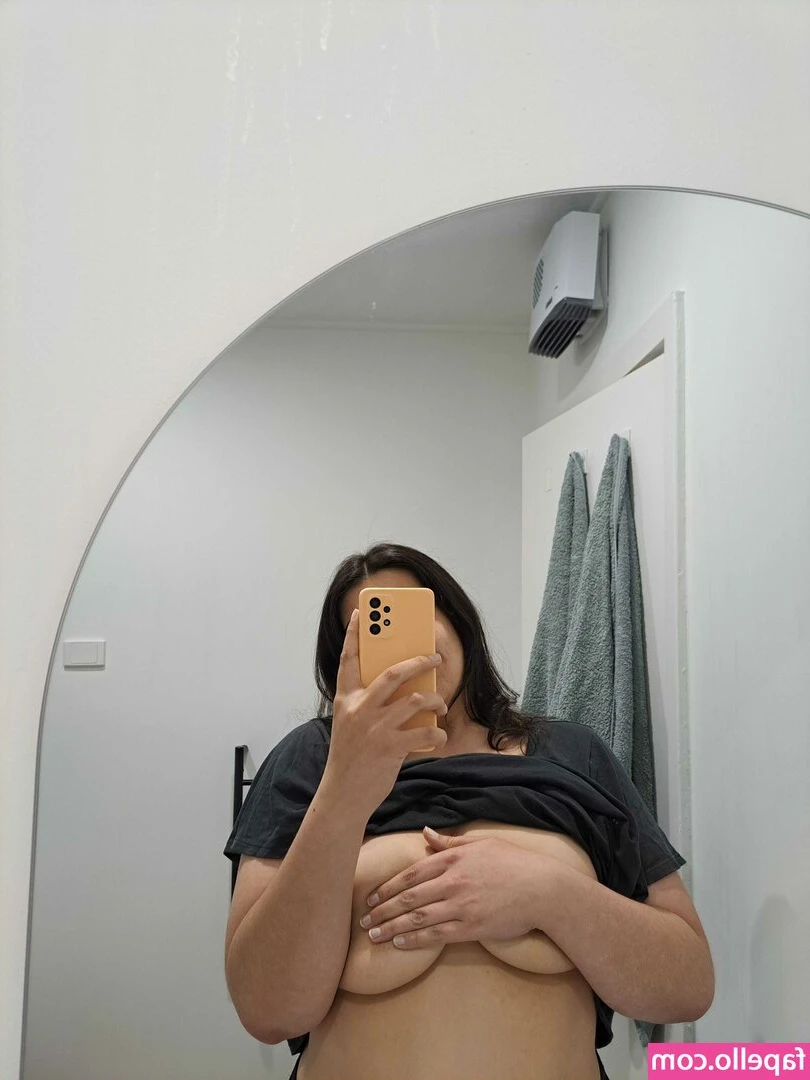 CurvyCleo - Would you like me to cook you something or would you rather have me?