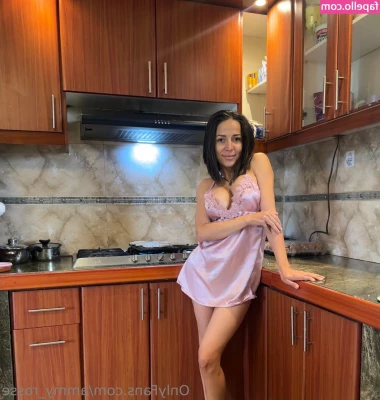 ammy_rosse [ ammy-rosse ] - My fans holding crypto this morning...