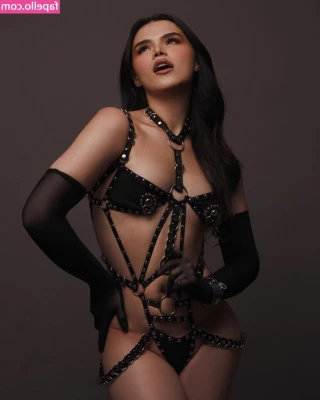 elvirarelv - Do you think your cock would please me? 🍆