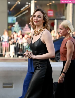 Jodie Comer [ jodie-comer ] - האם אתם אנשים שחיים את חייכם ב מה אם 