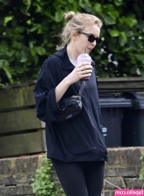 Jodie Comer [ jodie-comer ] - ALL SMILES!  😁🔥🔥🥵  What are you doing right now?
