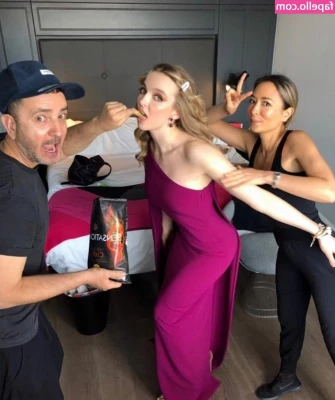 Jodie Comer [ jodie-comer ] - How WEAK does my shiny bikini make you?