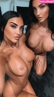 SedgleyTwins - Do you think I look hot in black? 🥰