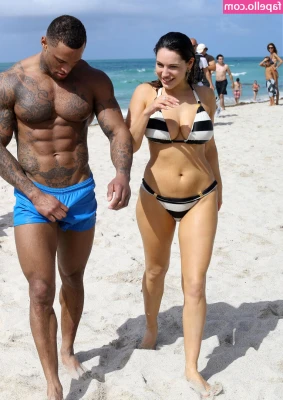 Kelly Brook [ kelly-brook ] - I'm patiently waiting for you to slide in my dm's and somewhere