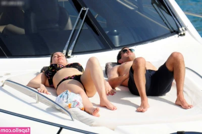 Kelly Brook [ kelly-brook ] - Pool days are coming to an end, but you can always rely on me BABY if