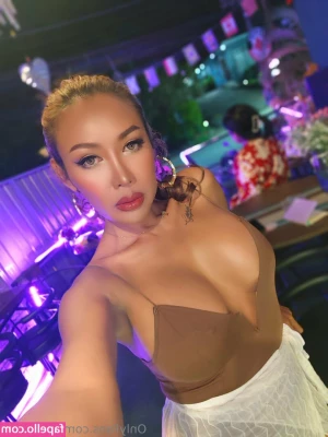 bustymay - Would u consider me beautiful, sexy, or hot? 🤭