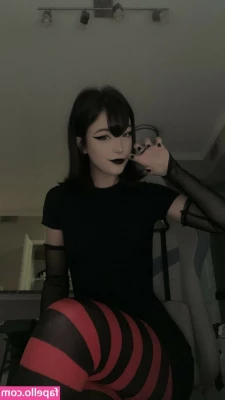 nanichloe [ nanichloe-1 ] - What if I was secretly a SLUTTY BOMBSHELL MODEL THAT MAKES YOU JERK