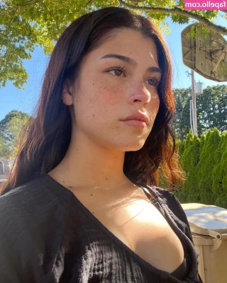 Dylan Conrique [ dylan-conrique ] - who s face am i sitting on
