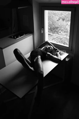 Lia Botticelli [ lia-botticelli ] - I’m too lazy to get out of bed
