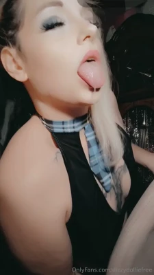 dizzydolliefree - Thinking back on having my holes used last night had me distracted  I