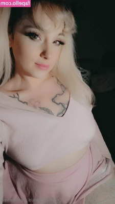 dizzydolliefree - She is soo hott, you have to love watching her finger herself😩