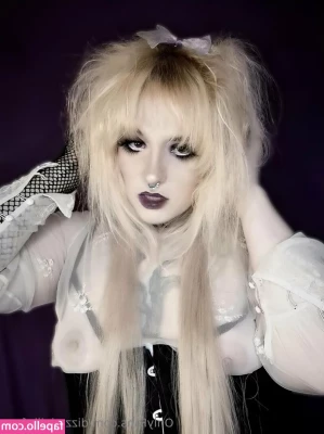 dizzydolliefree - Okay maybe 2 kisses     and a shot