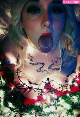 dizzydolliefree - Feeling sexy in these