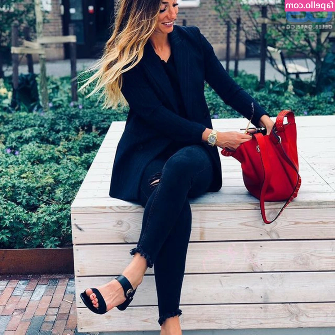 Kosovare Asllani [ kosovare-asllani ] - I've got the floss game all tied up 🧵and yes I know I have a