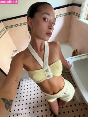 Holly Lim [ holly-lim-35 ] - I decided to replace the photographer for a few minutes! A new