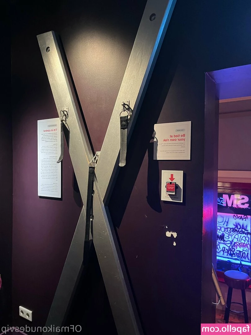 missmaikoxx [ missmaikoxx-3 ] - The comparison makes you so weak right little shrimp