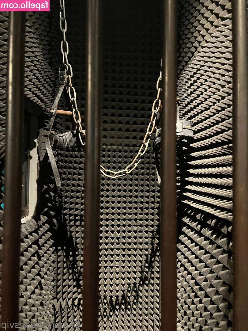 missmaikoxx [ missmaikoxx-3 ] - Watch the latest video of the gorgeous @OliviaKeane__ giving an