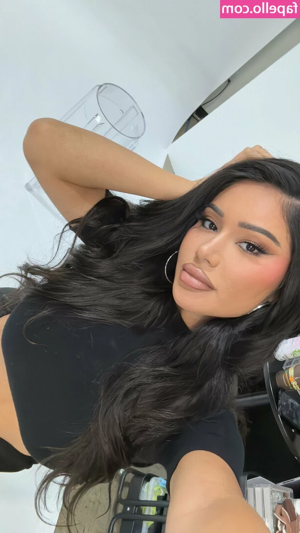 Janet Guzman [ janet-guzman-23 ] - Bend over because you want to see my tail? F-Fine! Here you go!