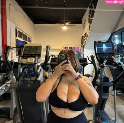 Rubi Esmeralda Sanchez [ rubi-esmeralda-sanchez ] - next purchase?   votes with tips hold more weight