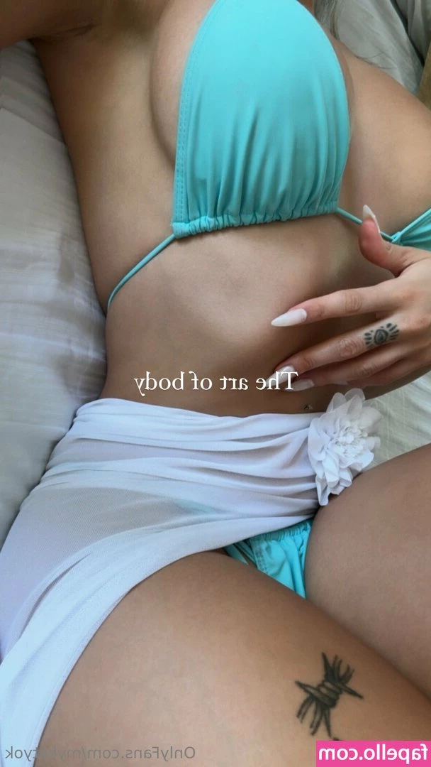 katysweets - i'll let u take a peek under 😘