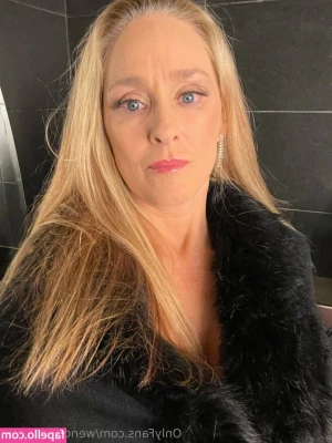 wendyrainefree - Hot tub pic anyone