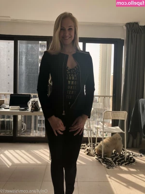 siswet19 - I like this pose from this angle :D