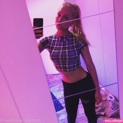 siswet19 - Take these heels off please? 🙈🤭