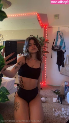 Lucyvalentinexxx - Part 1: Happy weekend everyone. Got back from the gym and apparently,