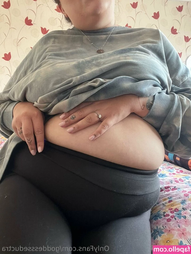 goddessseductra - Im trying to make you love me and my short hair. Does this help? 😍