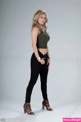 Jenna Jade [ jenna-jade ] - She leads you to a private room, do you follow?