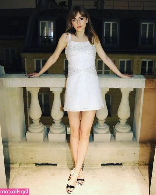 Emilia Jones [ emilia-jones ] - Got a stud to Fuck me later who wants to watch 😜