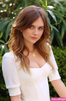 Emilia Jones [ emilia-jones ] - Hey daddy wyd?