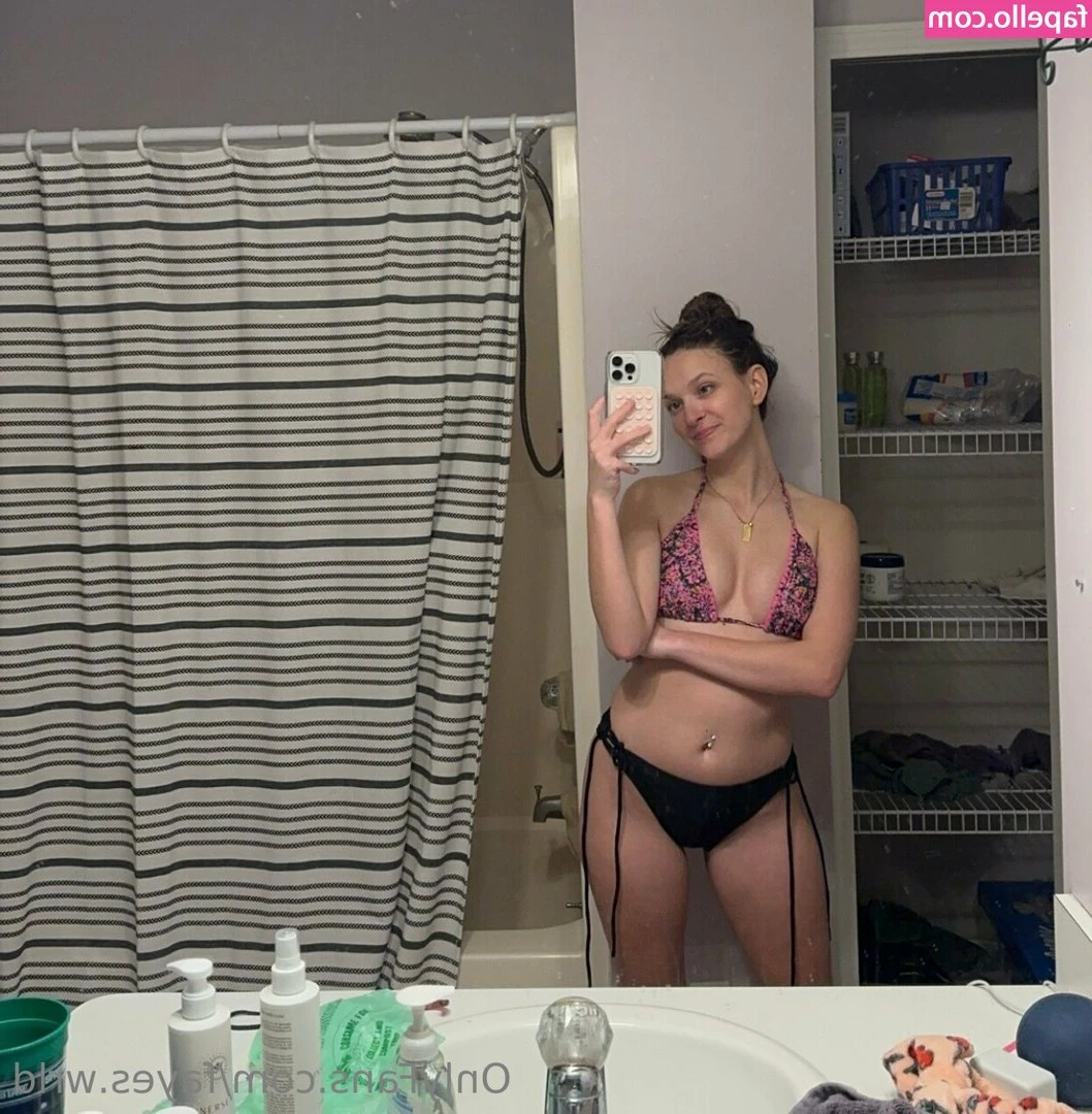 itsvalenciastorm - Giantess toys with and stomps on horny teensie