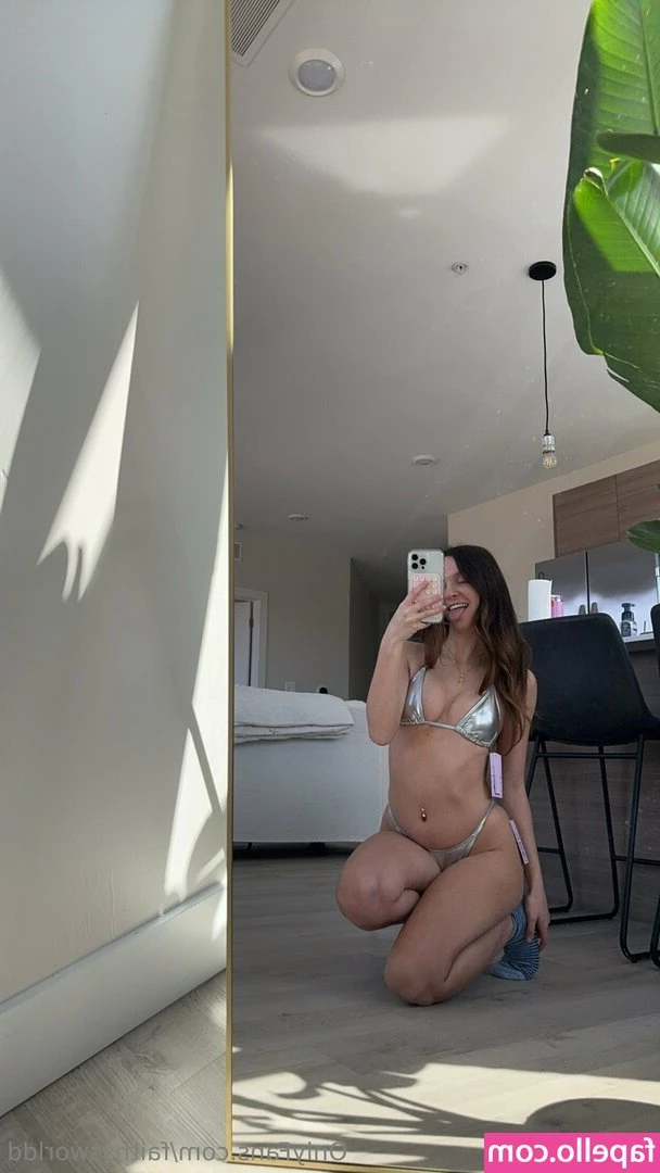 itsvalenciastorm - I love these two photos look at them and tell me what you think