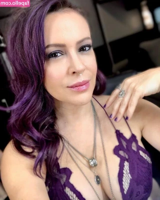 Alyssa Milano [ alyssa-milano ] - I have a treat for you cucky