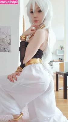 elleslove - i came all over my fingers 🥰💦 (scroll for a video of me licking