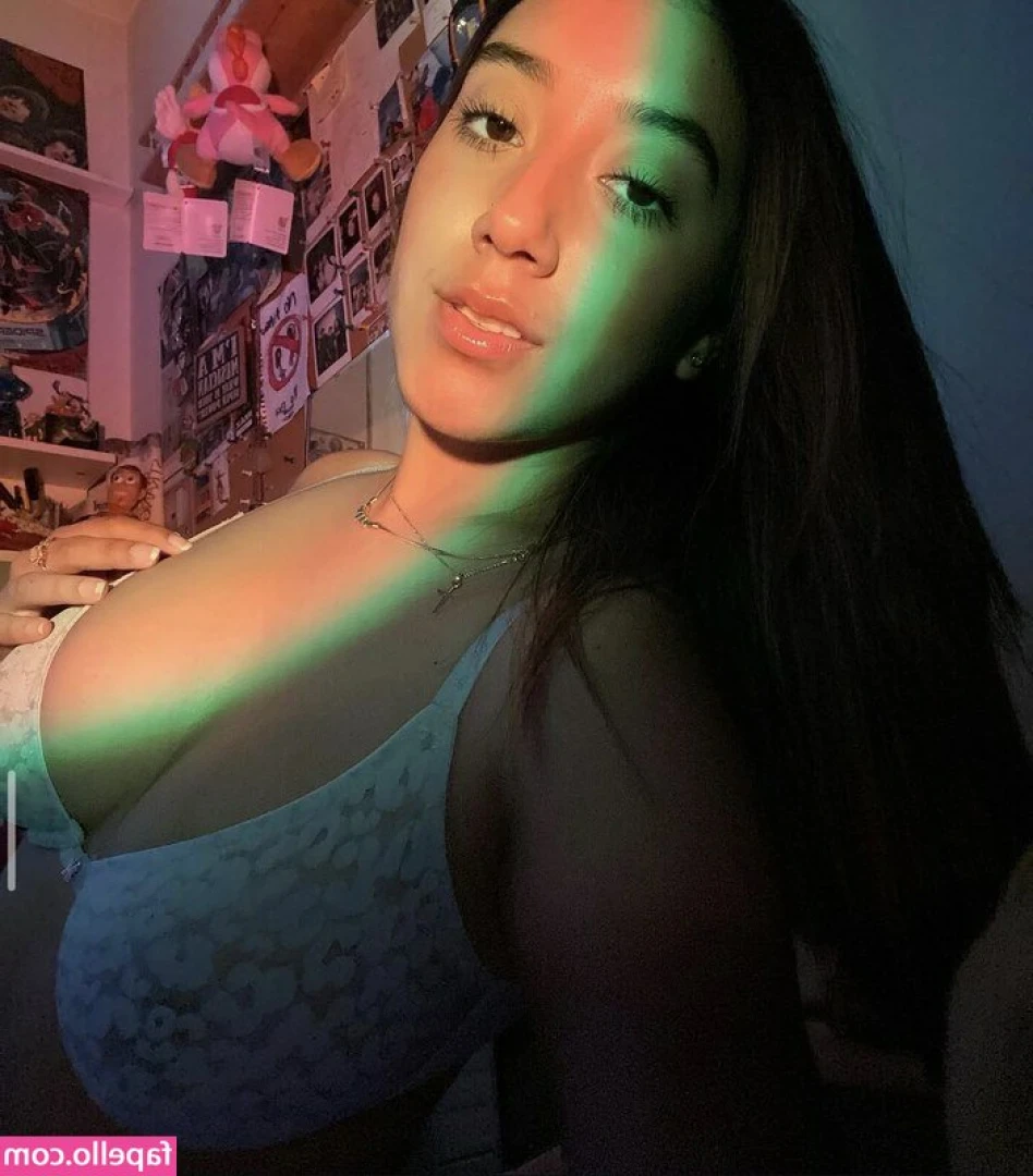 _carolynemilia [ carolynemilia ] - Face down ass up, that’s the way I like to 💭