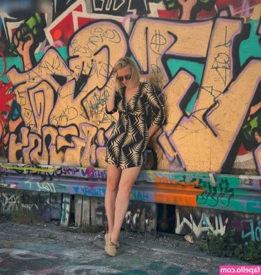 Ruth Hofmann [ ruth-hofmann ] - Let's SEXT! I'm rock hard and ready to stroke it...what are you