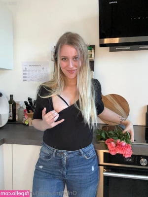 Luna_Zuhause [ luna-zuhause-1 ] - Love it when he busts all over me and makes a big mess   hottmama69