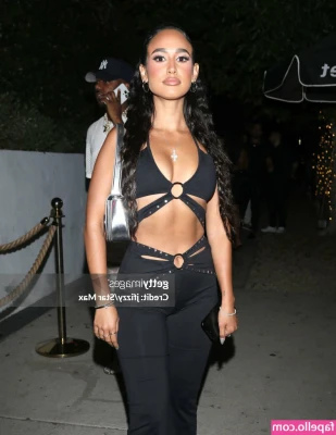 Emily Tosta [ emily-tosta ] - Heading to the gym…. Now sports bra or no sports bra? 😈🤔