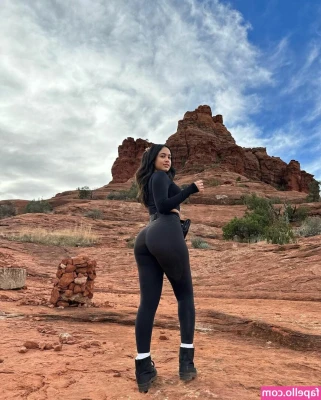 Emily Tosta [ emily-tosta ] - backshots??