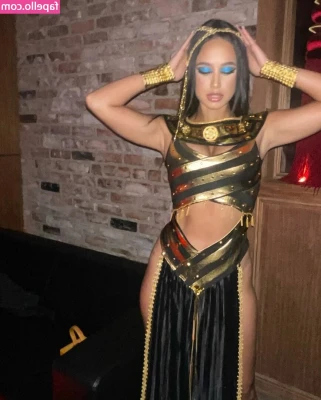 Emily Tosta [ emily-tosta ] - Sunshine goddess 🌞 moonlight devil 😈